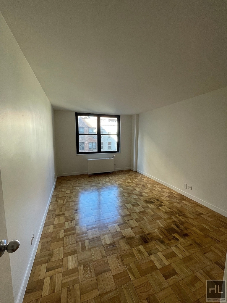 East 49 Street - Photo 2