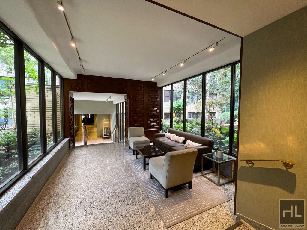 East 49 Street - Photo 8