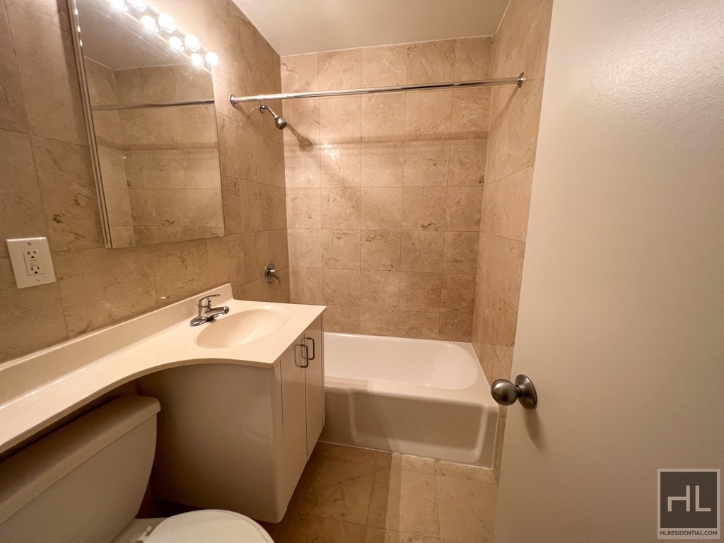 East 49 Street - Photo 4