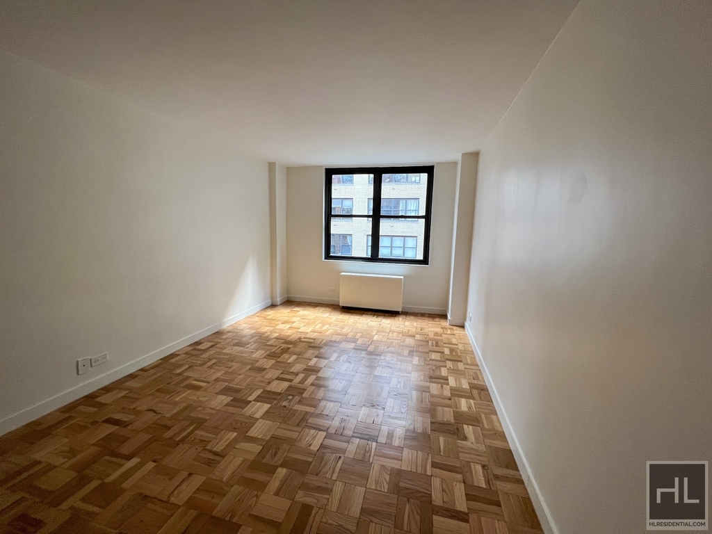 East 49 Street - Photo 2