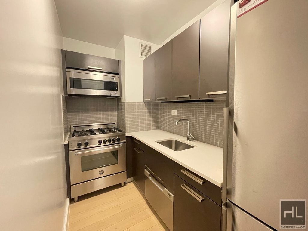 East 39th Street - Photo 1