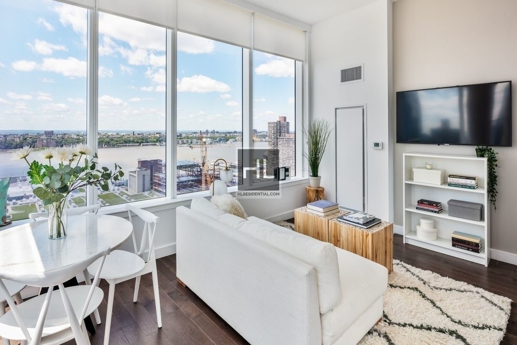 West 36th Street - Photo 1