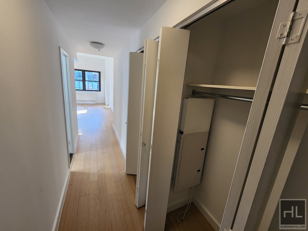 East 39th Street - Photo 6