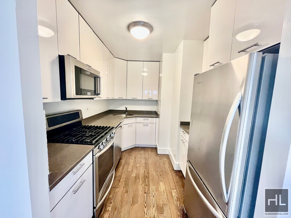 East 63 Street - Photo 6