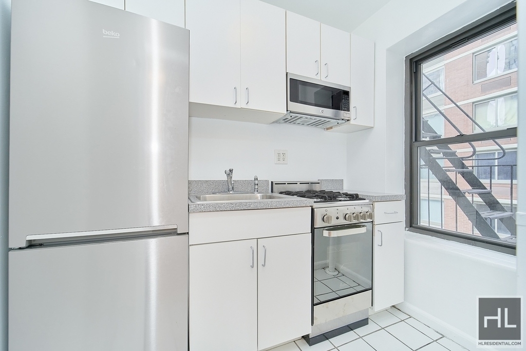 East 24 Street - Photo 8