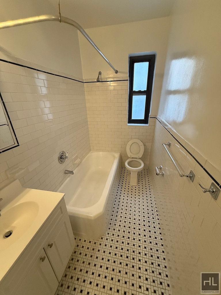 East 24 Street - Photo 6