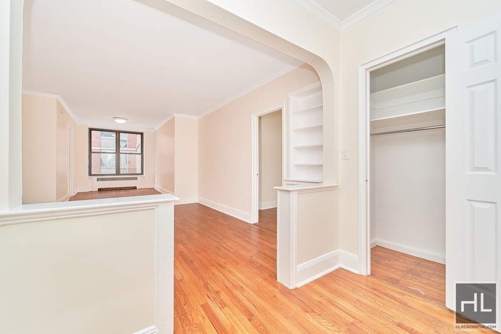East 24 Street - Photo 3