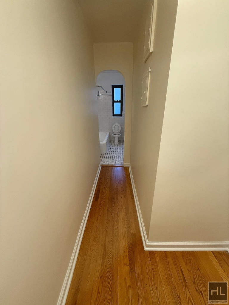 East 24 Street - Photo 5