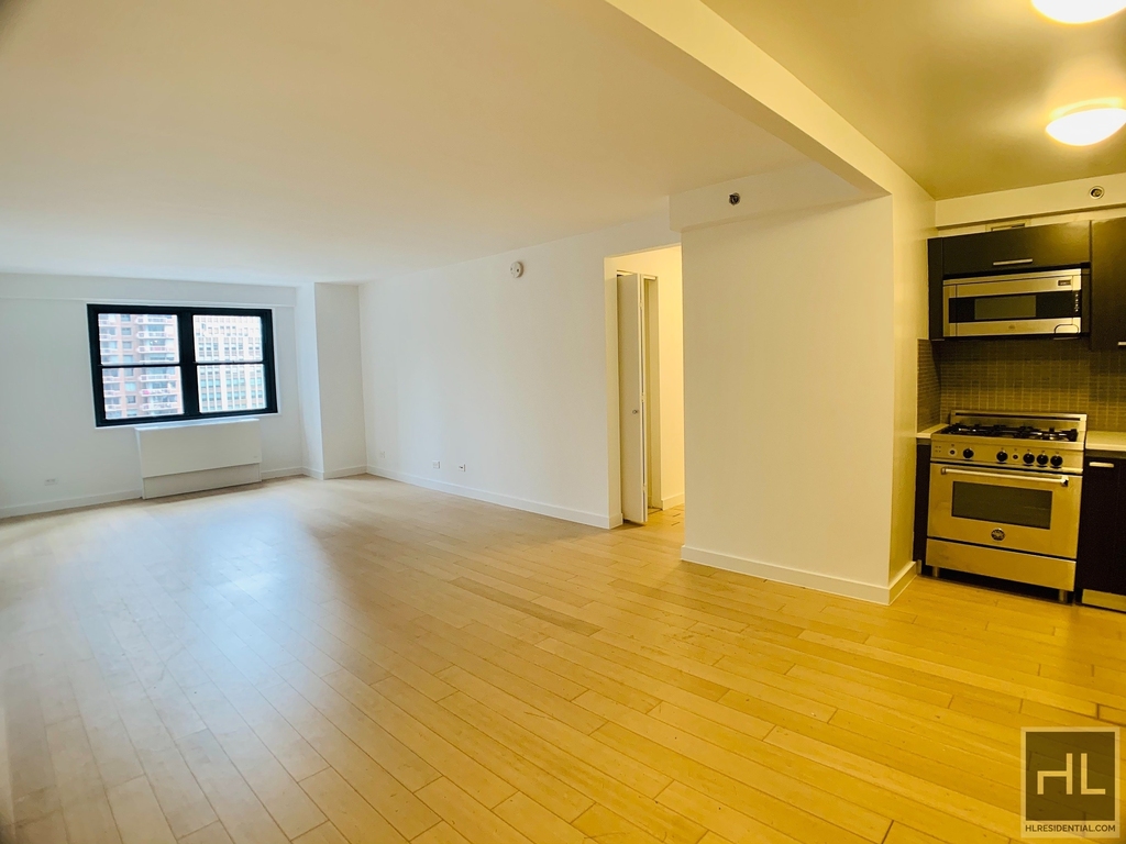 East 39th Street - Photo 0