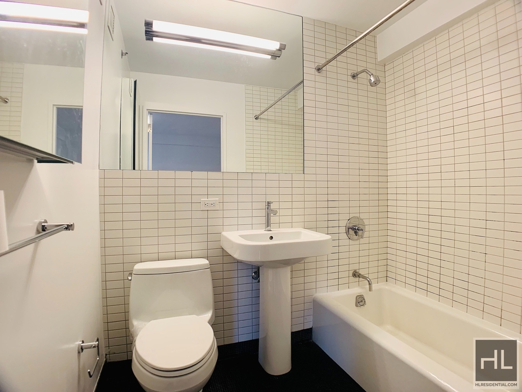 East 39th Street - Photo 4