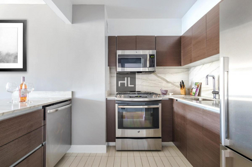 East 65th Street - Photo 0