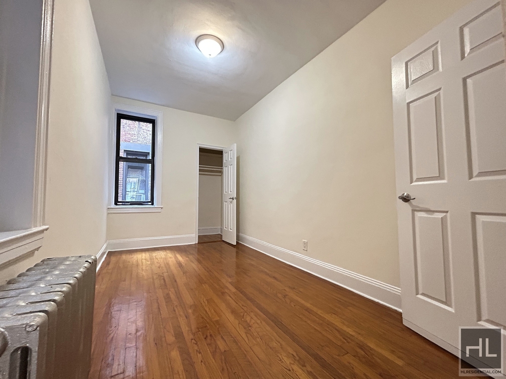 2 Avenue - Photo 1