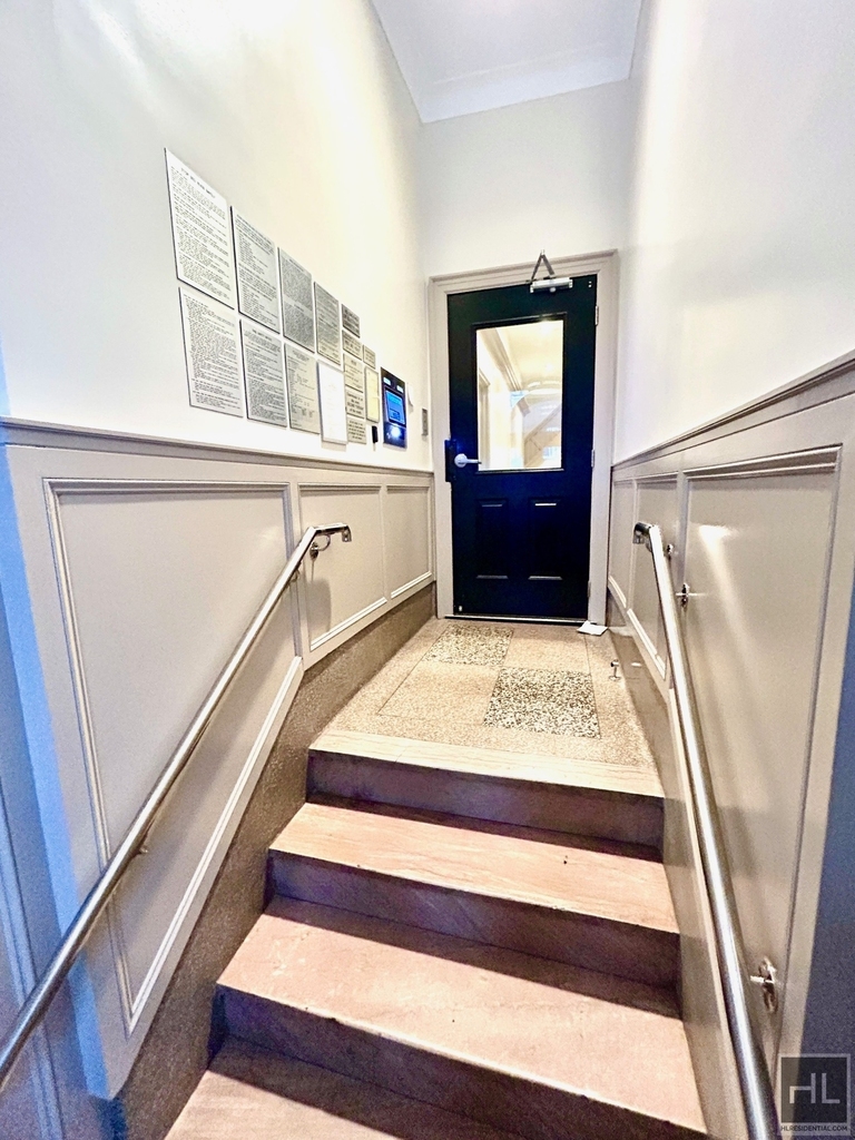 East 82 Street - Photo 9