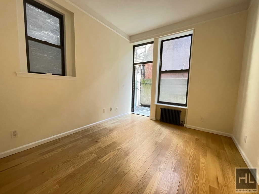 East 82 Street - Photo 4