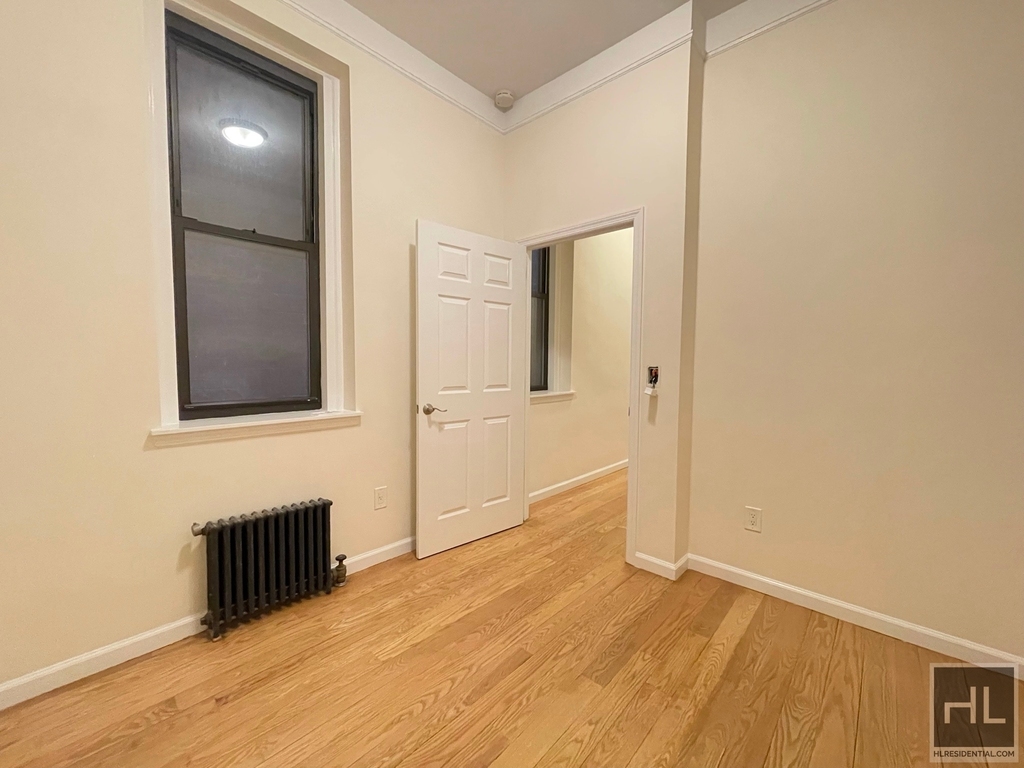 East 82 Street - Photo 2