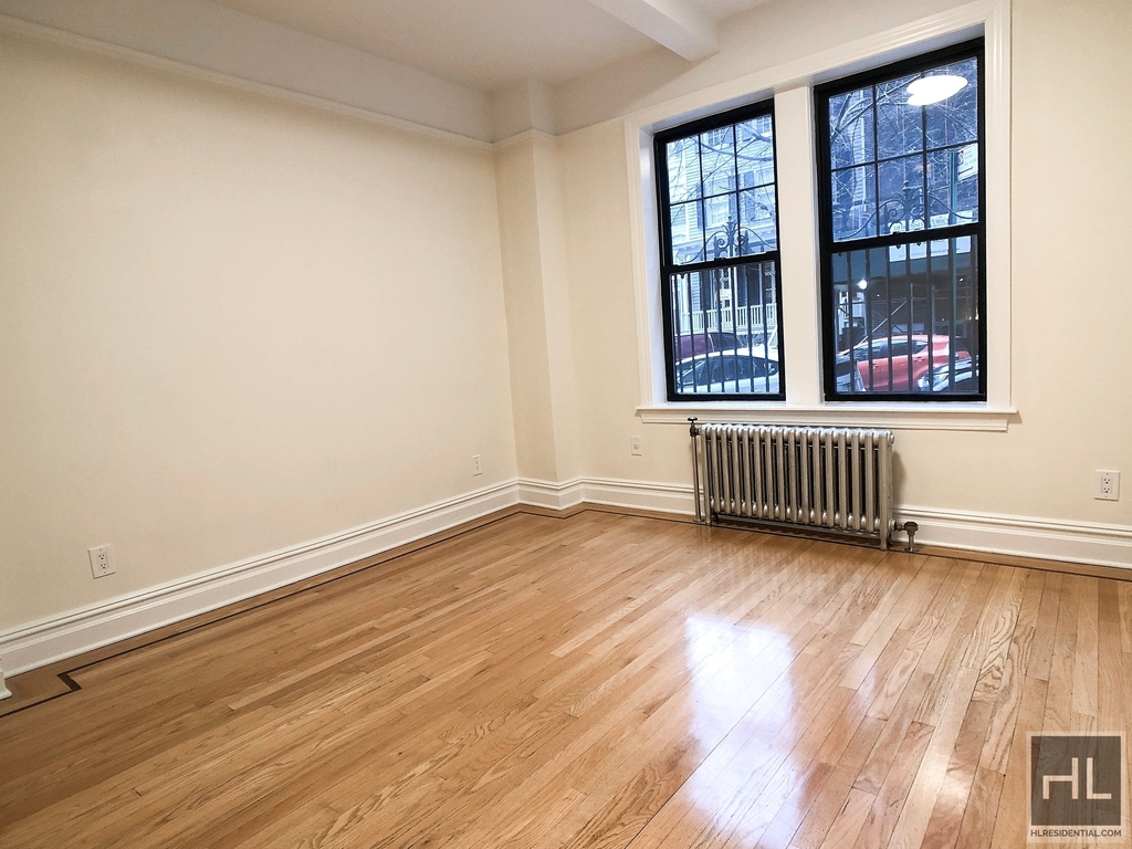 East 92 Street - Photo 2
