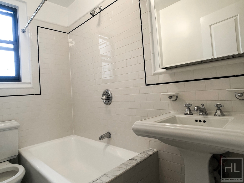 East 92 Street - Photo 4