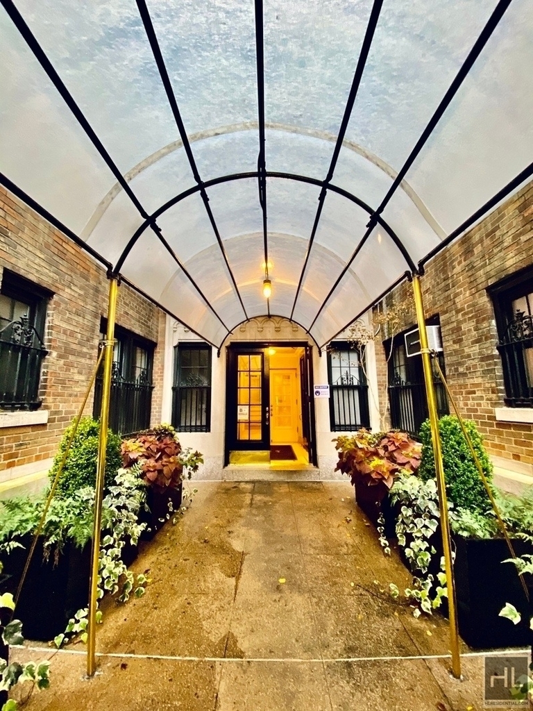 East 92 Street - Photo 9