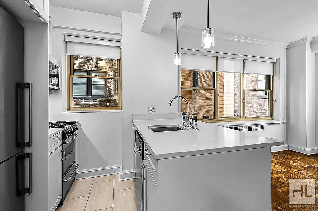 East 57th Street - Photo 0
