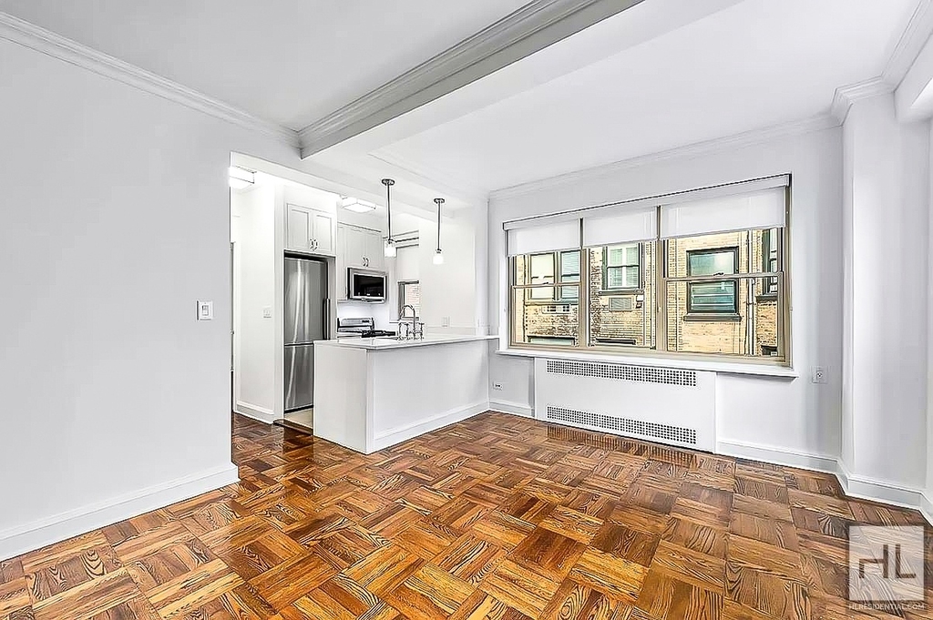 East 57th Street - Photo 2