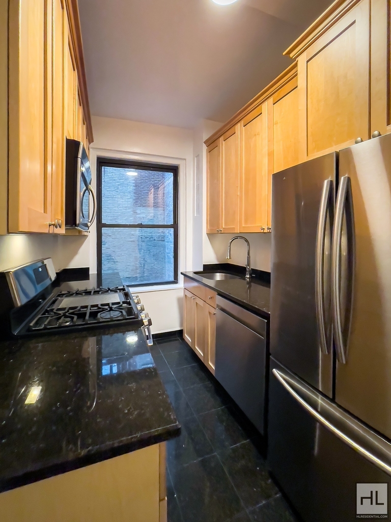 East 80th Street - Photo 11