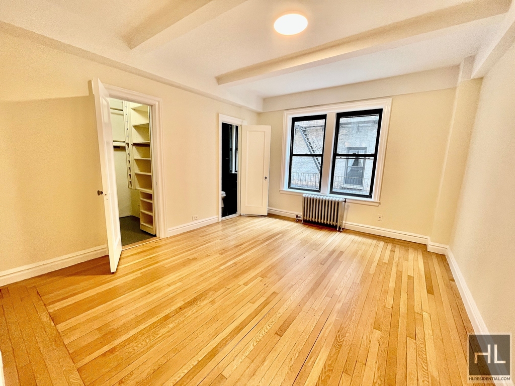 East 80th Street - Photo 3