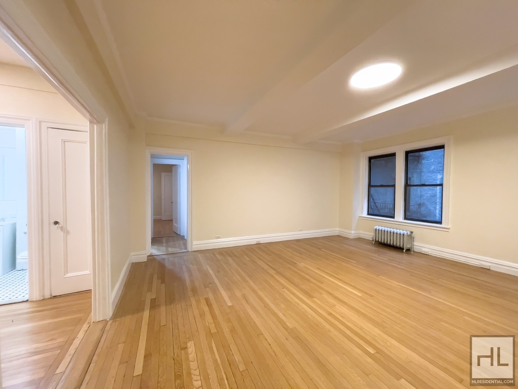 East 80th Street - Photo 2