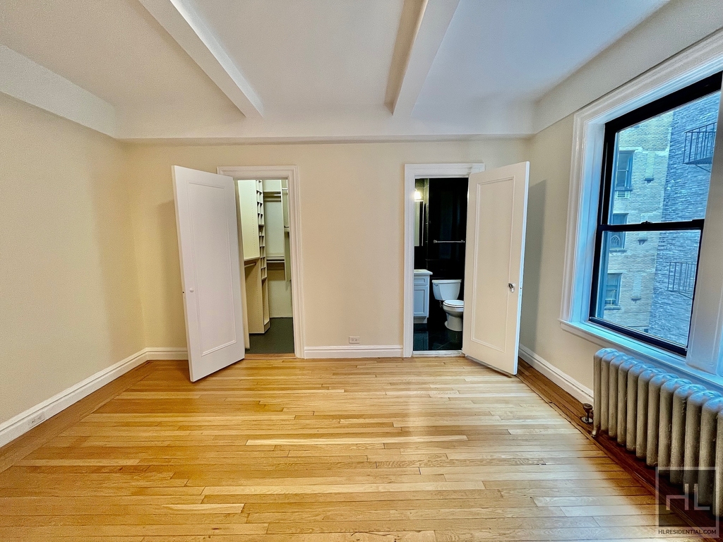 East 80th Street - Photo 4