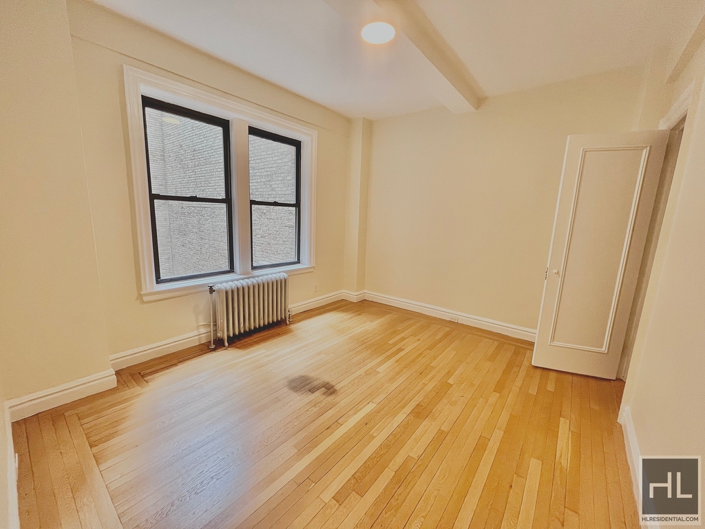 East 80th Street - Photo 5