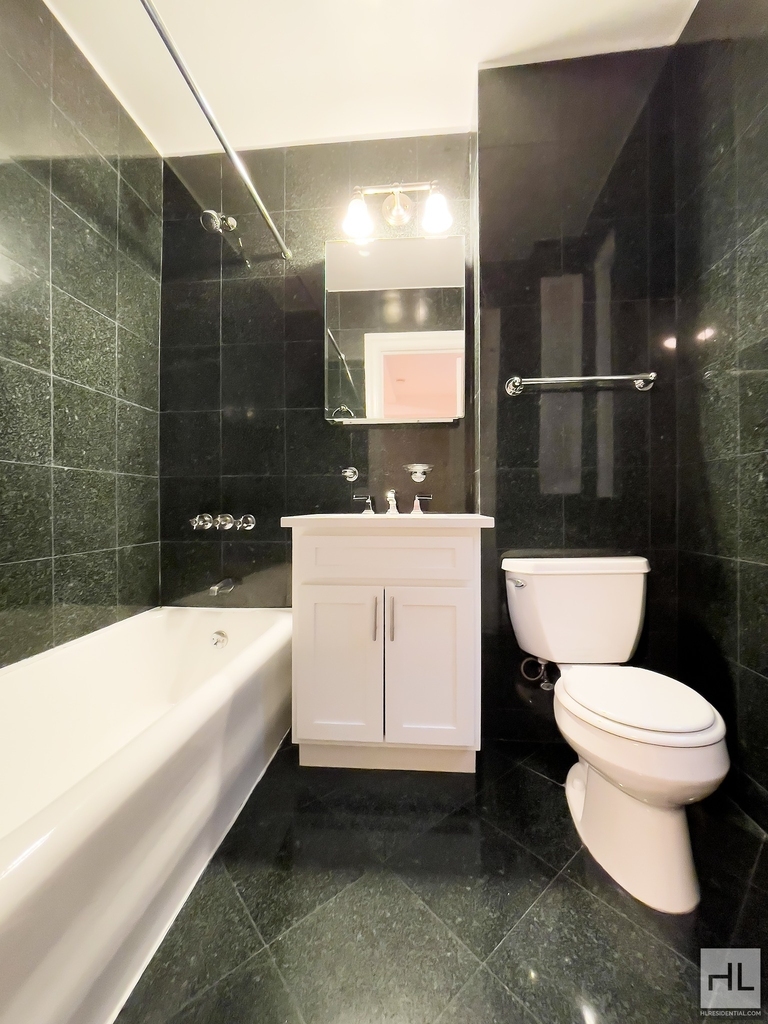 East 80th Street - Photo 8