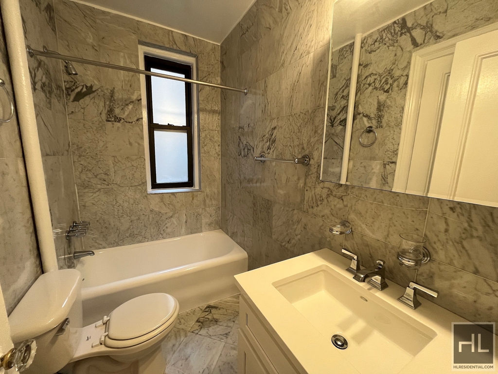 East 80th Street - Photo 9