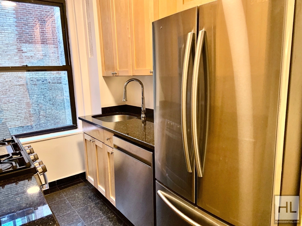 East 80th Street - Photo 13