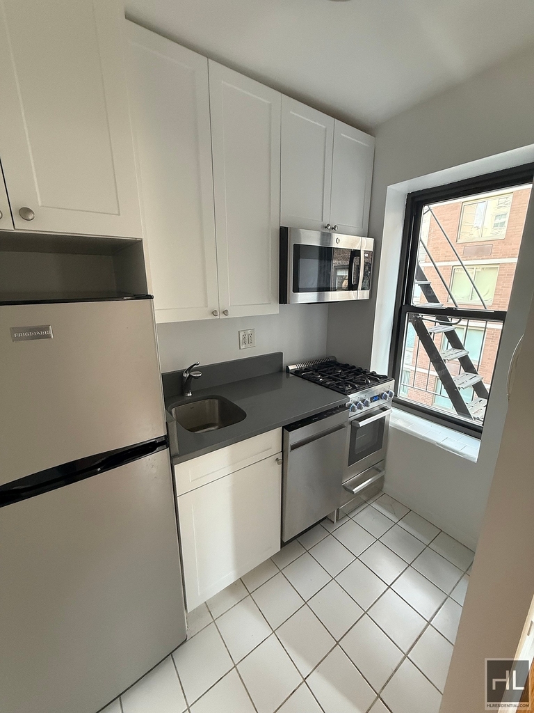 East 24 Street - Photo 1
