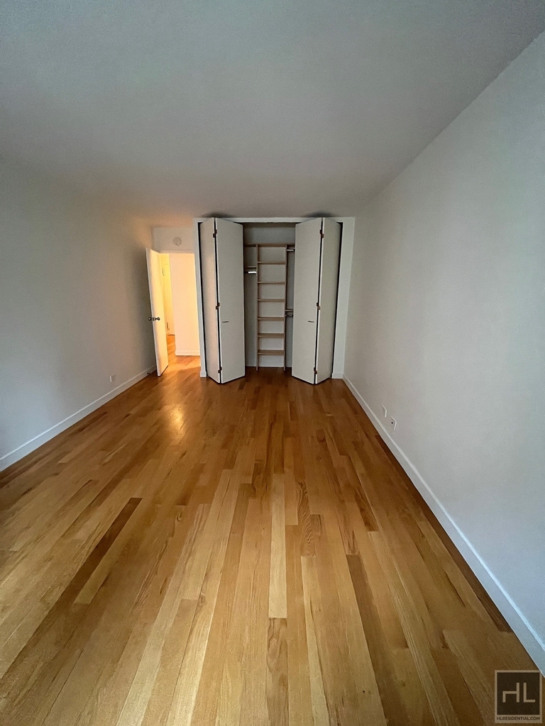 East 49 Street - Photo 2