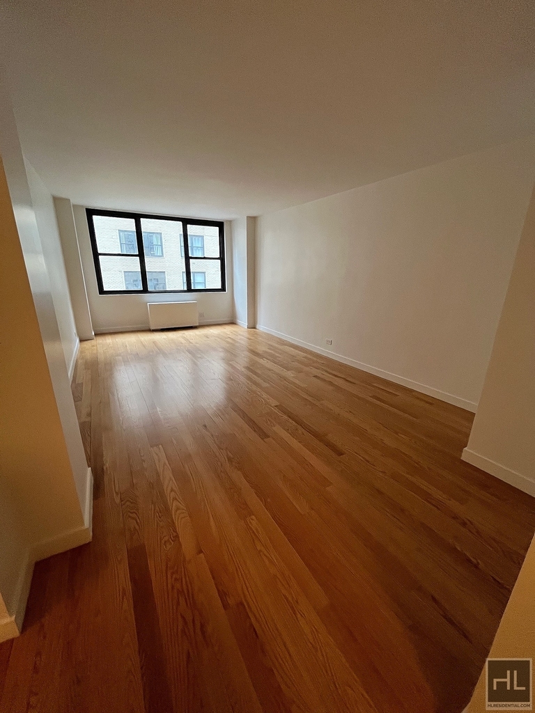 East 49 Street - Photo 0