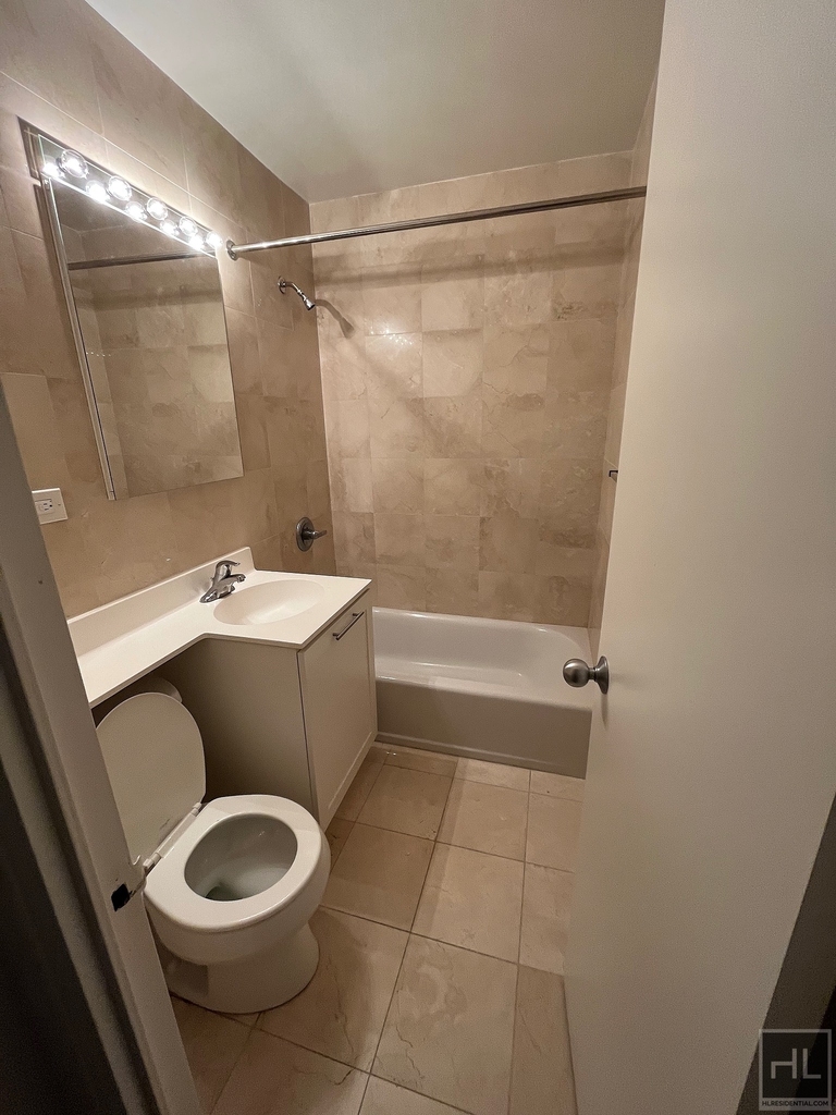 East 49 Street - Photo 4