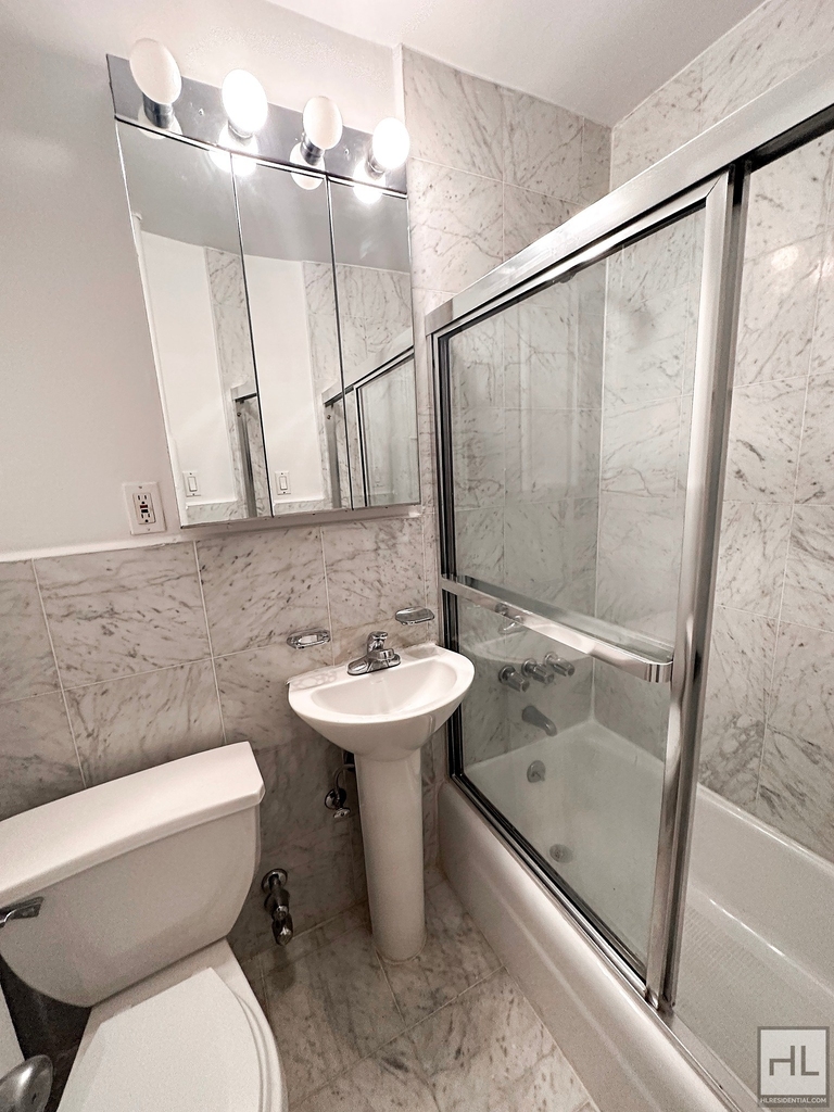 East 74 Street - Photo 3