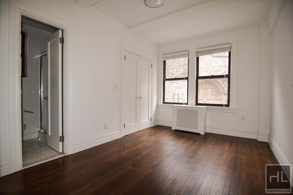 West 68 Street - Photo 1