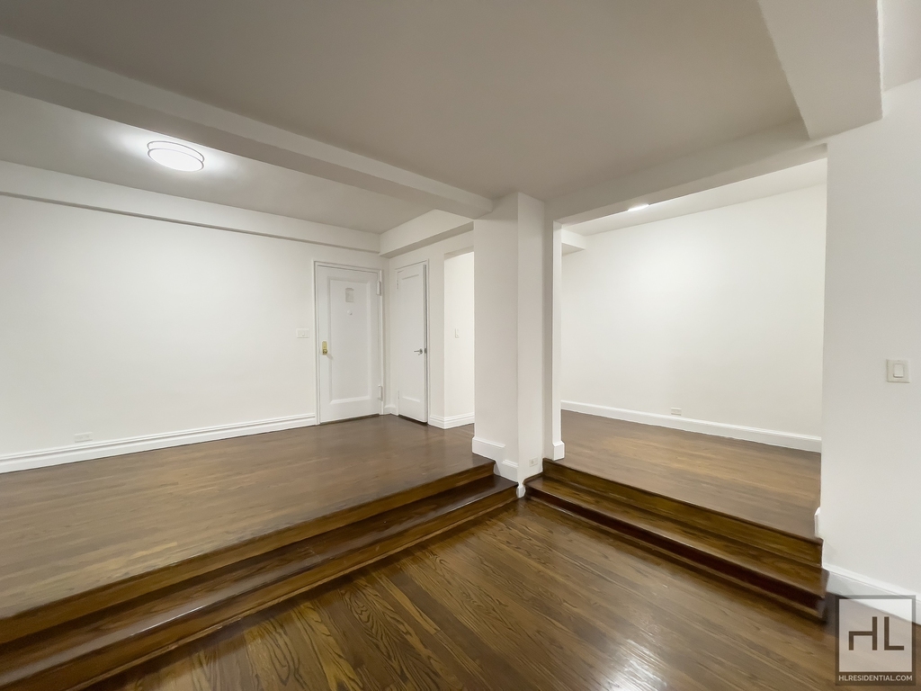Fifth Avenue - Photo 3