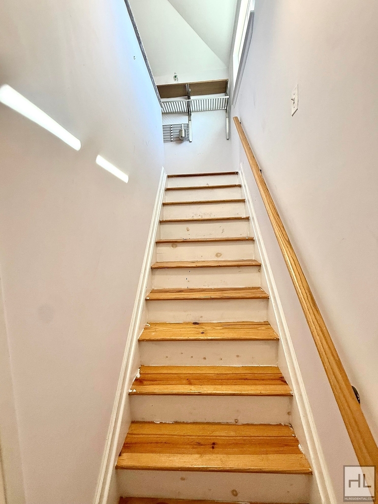 East Tremont Avenue - Photo 6