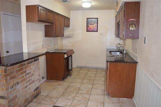 1806 Family Circle - Photo 2