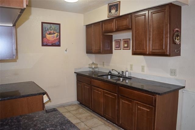 1806 Family Circle - Photo 8
