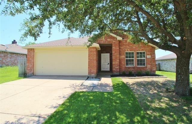 321 Briar Oaks Drive - Photo 0