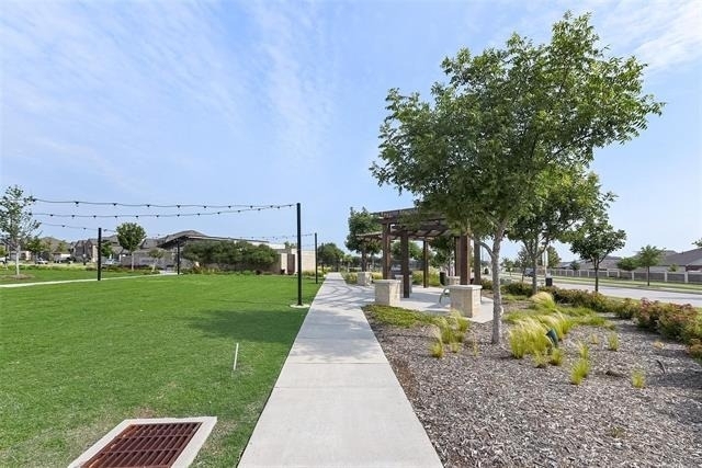 814 Bluewood Street - Photo 15