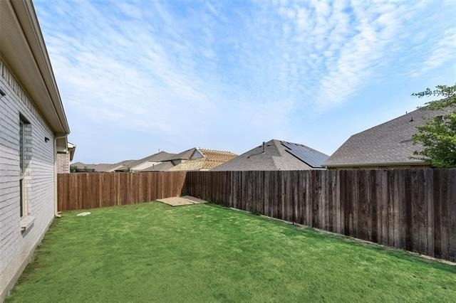 814 Bluewood Street - Photo 11