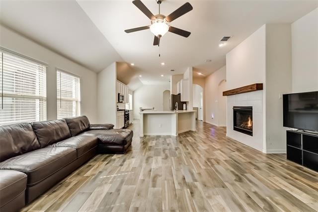 814 Bluewood Street - Photo 5