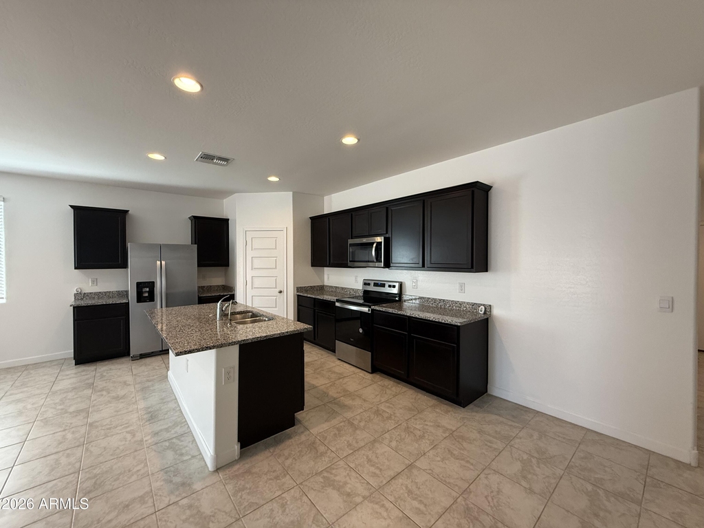 2474 W Sable Avenue - Photo 11