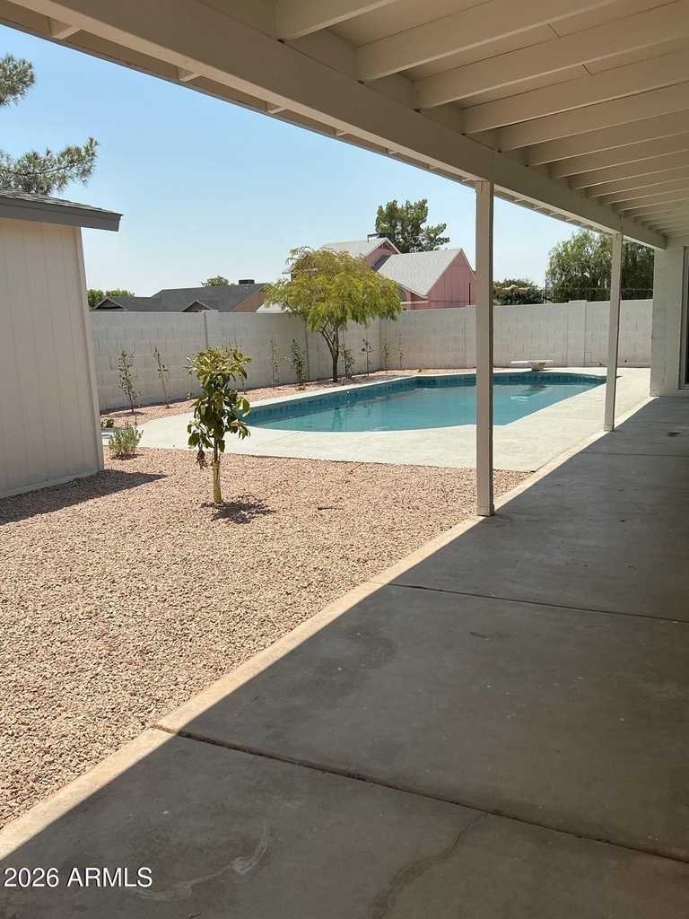 8837 W Highland Avenue - Photo 3