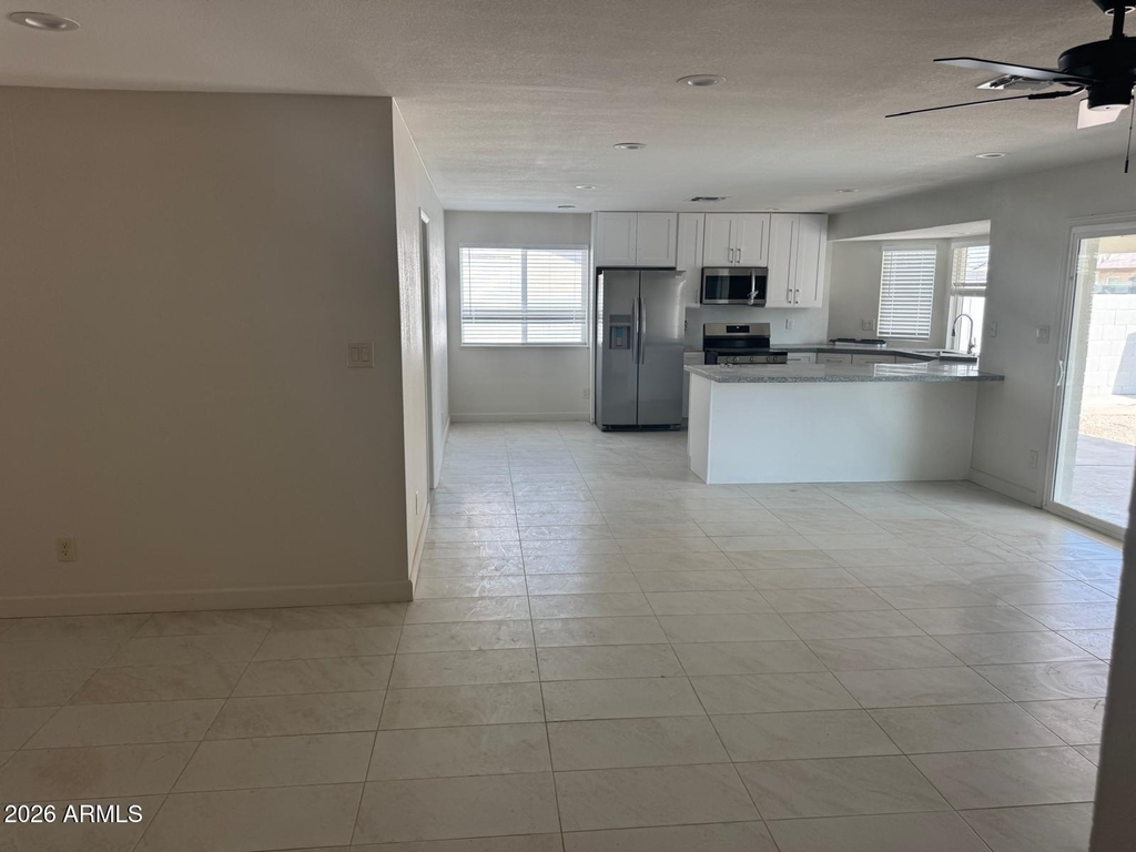 8837 W Highland Avenue - Photo 8