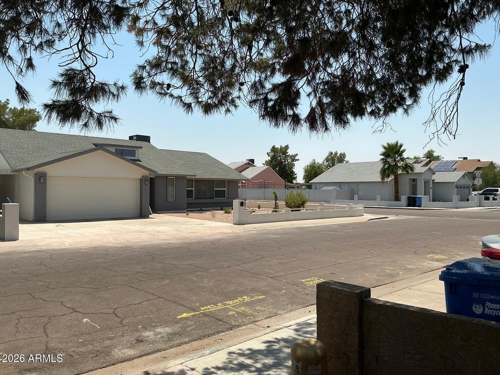 8837 W Highland Avenue - Photo 1
